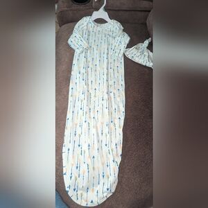 NWT, Two-Piece, blue, arrow, sleep gown with matching Hat- 3 to 6 months